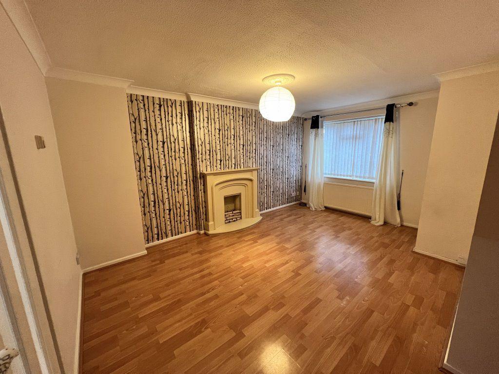 Vicarage Gardens, North Featherstone... 3 bed semidetached house £
