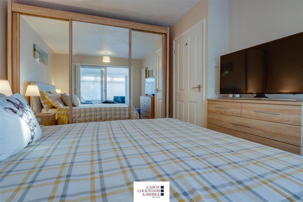 Bedroom 1-1.jpg