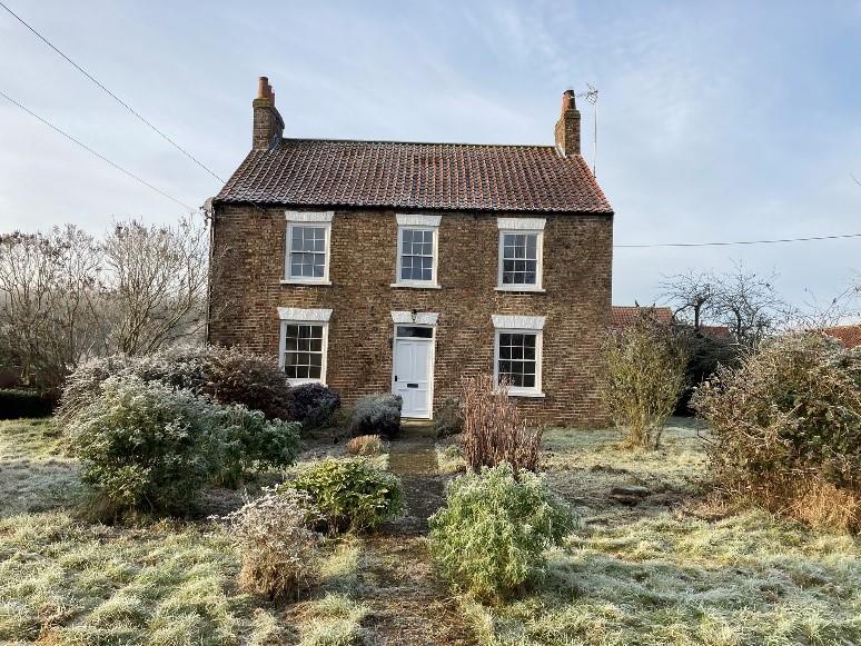 Village Farmhouse, Scrayingham 5 bed house £2,000 pcm (£462 pw)