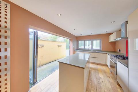 68 Alexandra Road, London, SW19 7LE