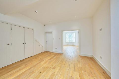 68 Alexandra Road, London, SW19 7LE