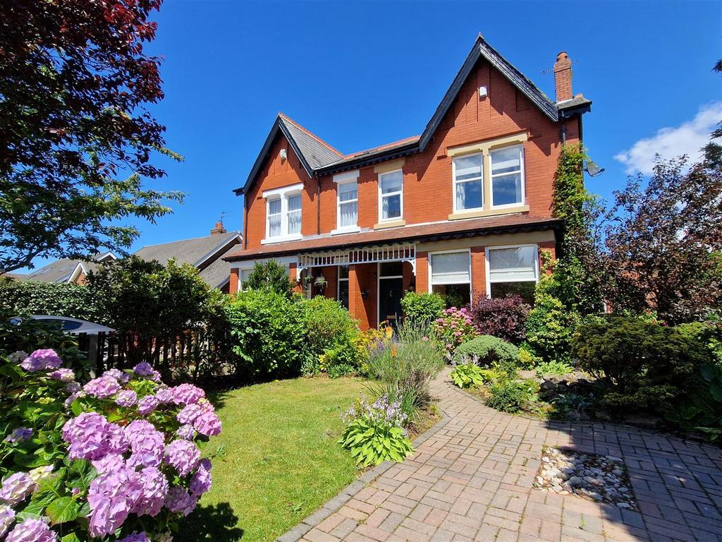 Commonside, Ansdell, Lytham St Annes 4 bed semidetached house for sale