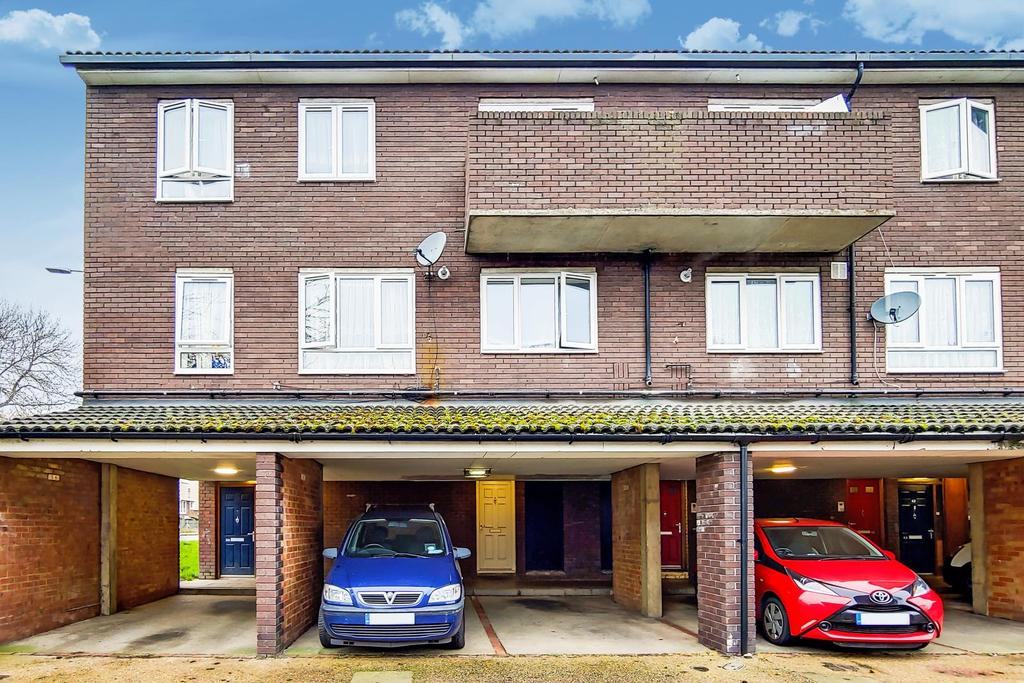 Brackley Close, Wallington 3 bed £1,650 pcm (£381 pw)