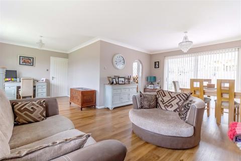 10 Burford Close, Worthing, BN14 9RL