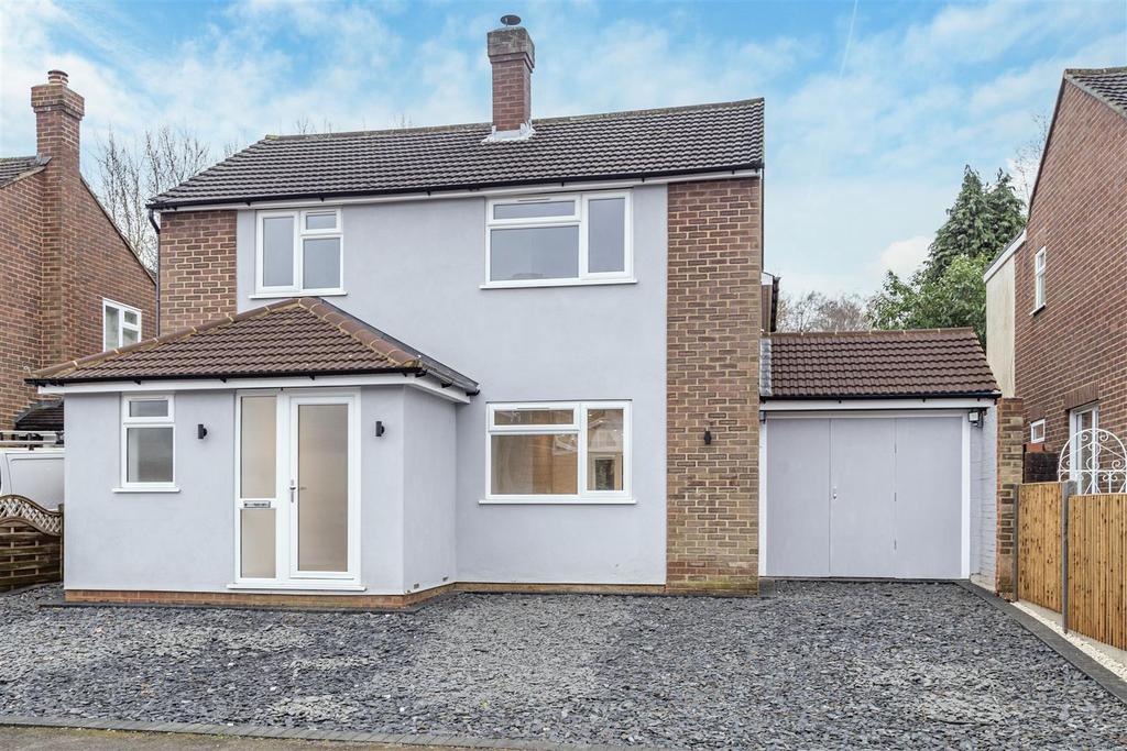 Chaworth Road, Ottershaw 4 bed detached house £800,000