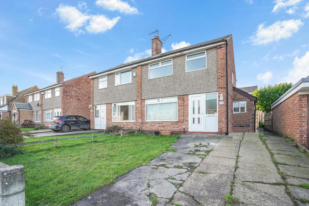 Linton Drive, Leeds, LS17 8QL 3 bed semidetached house for sale £300,000