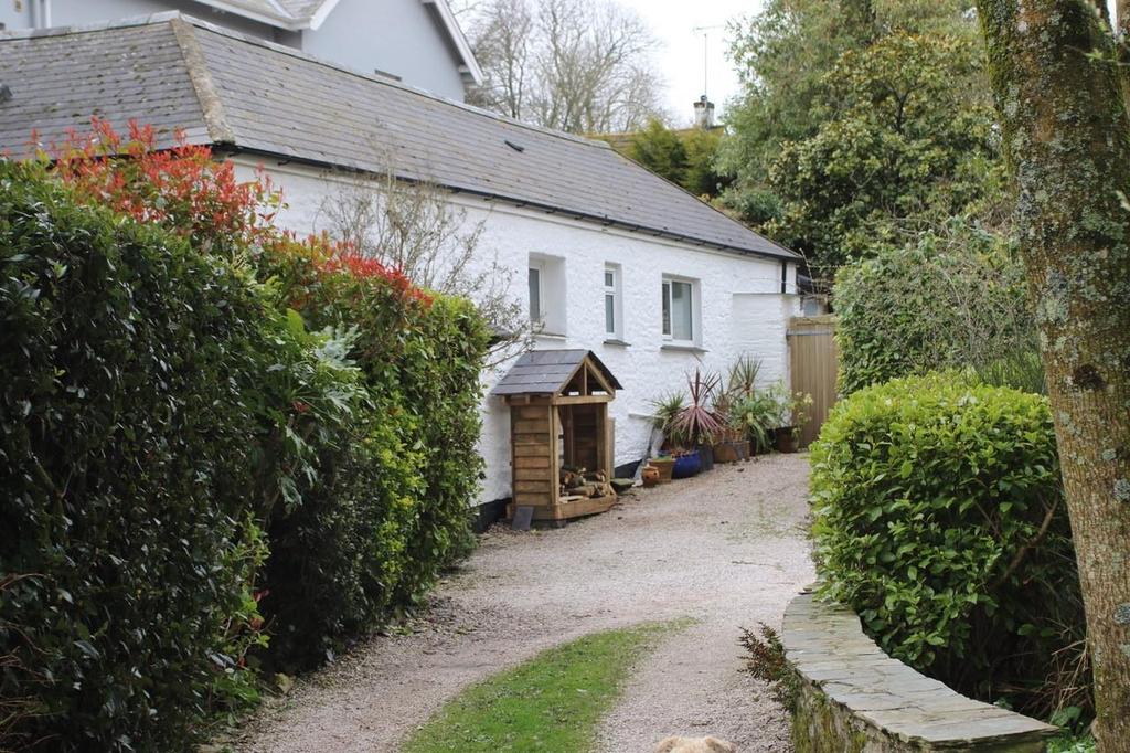 Venn Lane, Stoke Fleming, Dartmouth 2 bed house £1,200 pcm (£277 pw)