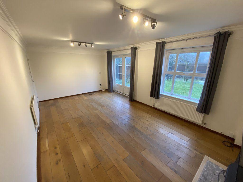 Mallory Drive, Spalding, PE11 2FJ 3 bed detached house £995 pcm (£230 pw)