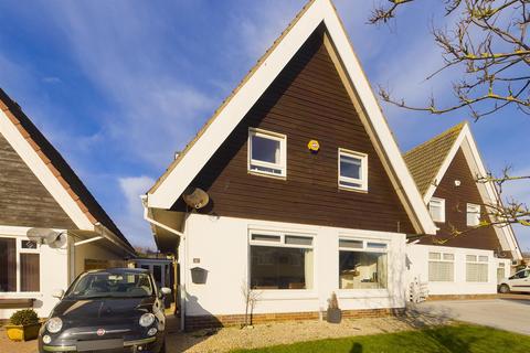 4 bedroom detached house for sale, Viking Road, Bridlington