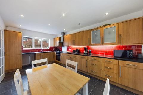 16 Queensgate, Bridlington, YO16 7LX