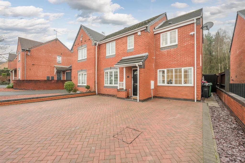 Silvester Way, Brierley Hill, DY5 3FG 4 bed semidetached house £299,950