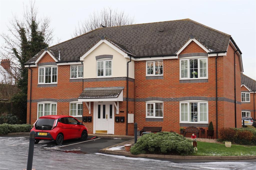Woodcroft Close, Pelsall 2 bed apartment £145,000