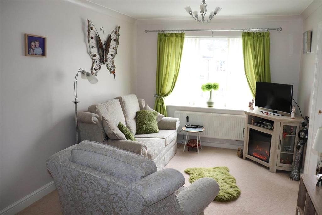 Woodcroft Close, Pelsall 2 bed apartment £145,000