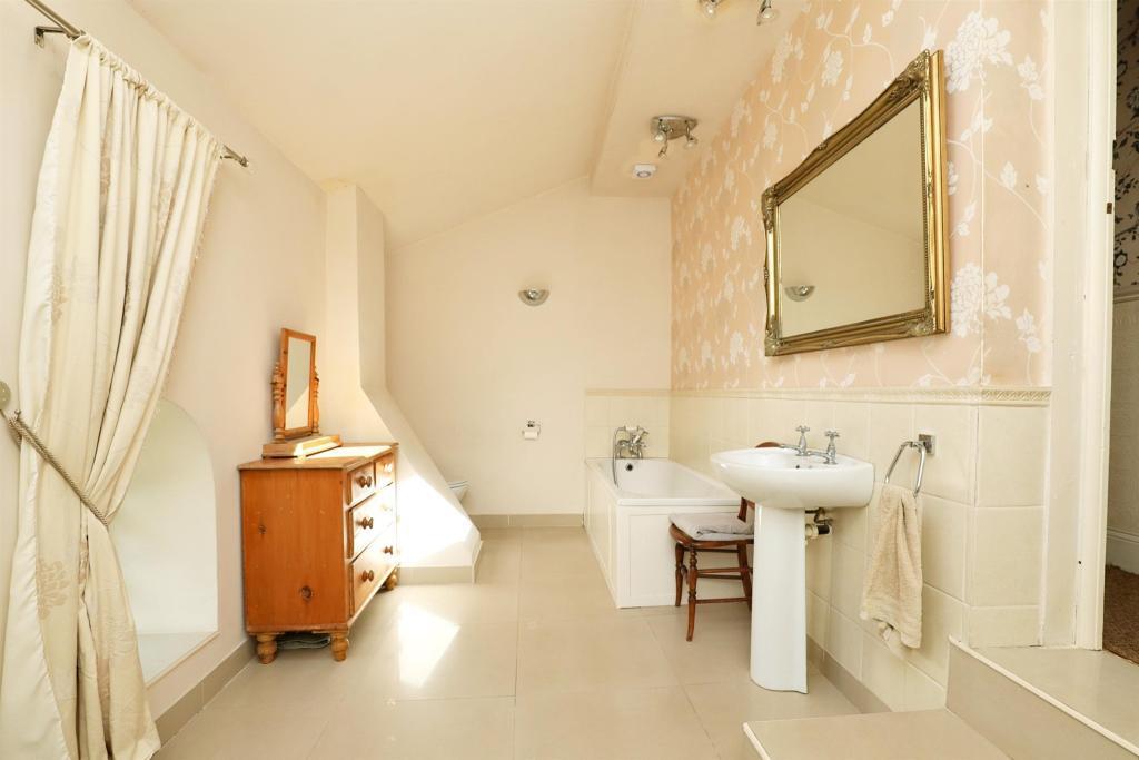 Kiln View Bathroom.jpeg