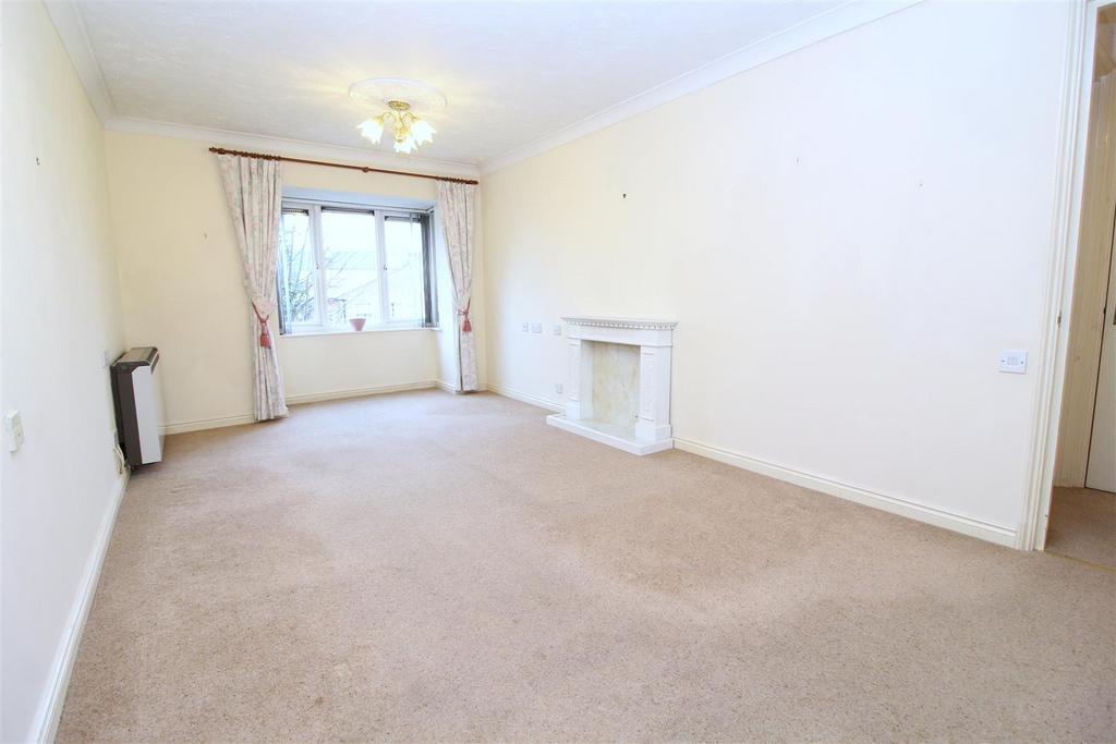 Living Room - 1.JPG