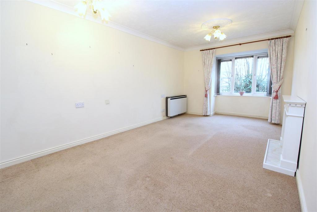 Living Room - 2.JPG