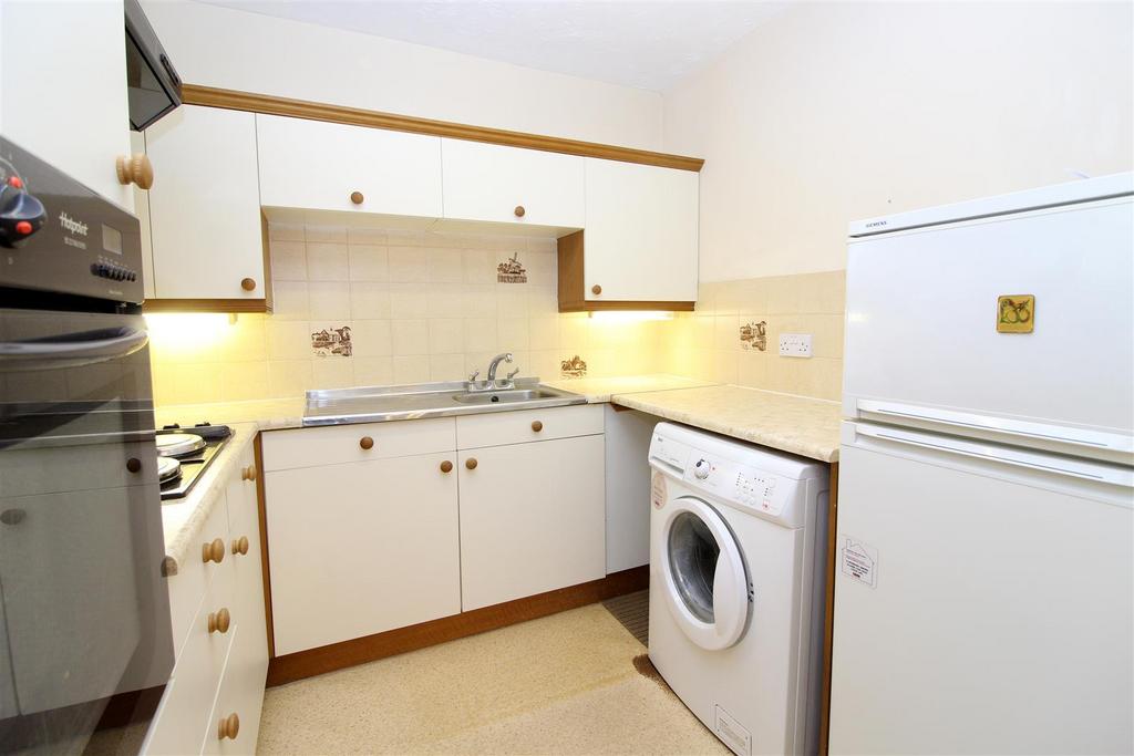 Kitchen - 2.JPG