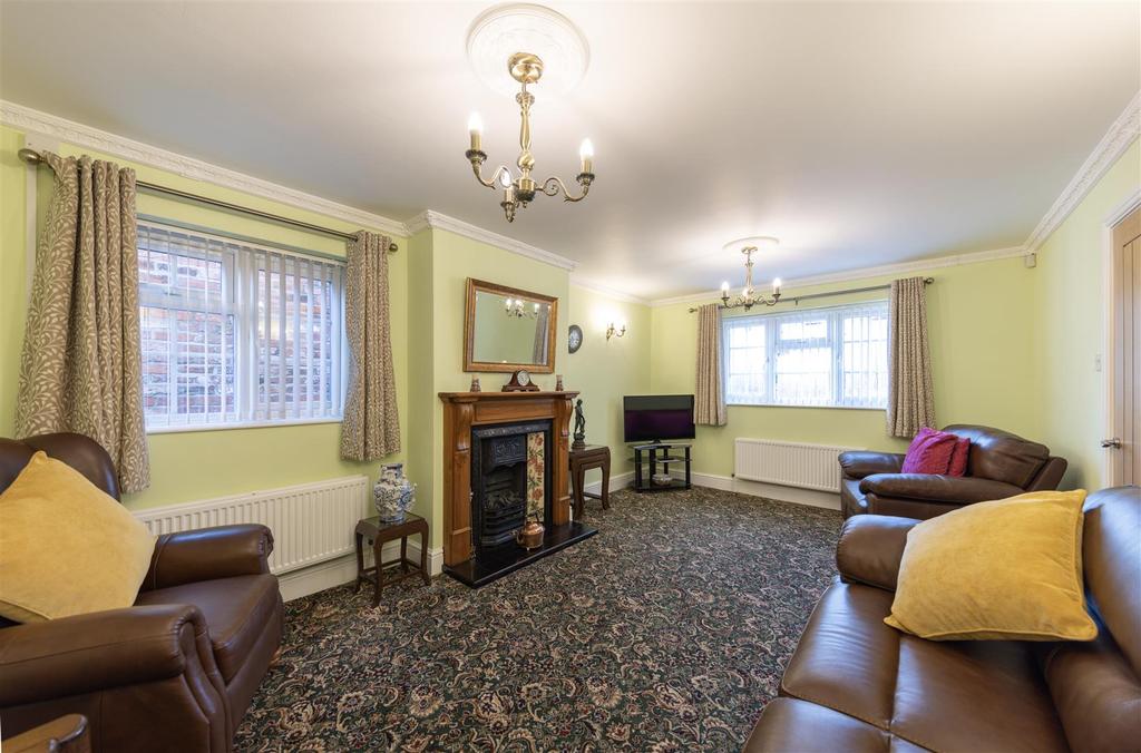 Askham Lane, York 2 bed detached house £325,000