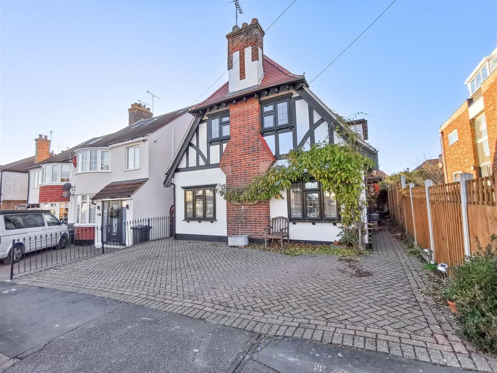Crescent Road, LeighOnSea 4 bed detached house £750,000