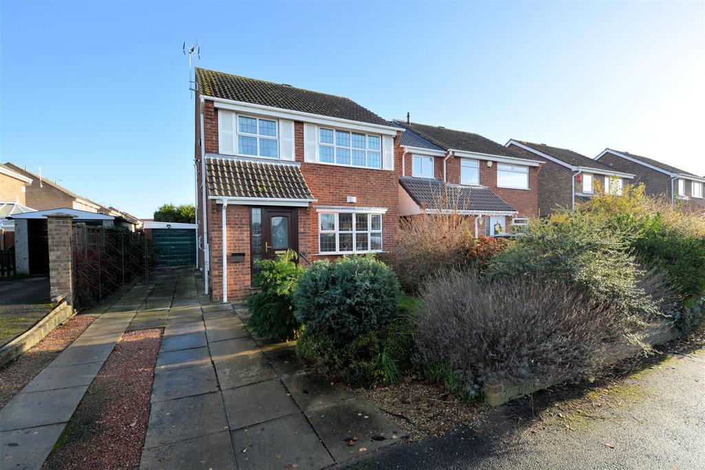 Baffam Gardens, Brayton, Selby 3 bed detached house £260,000