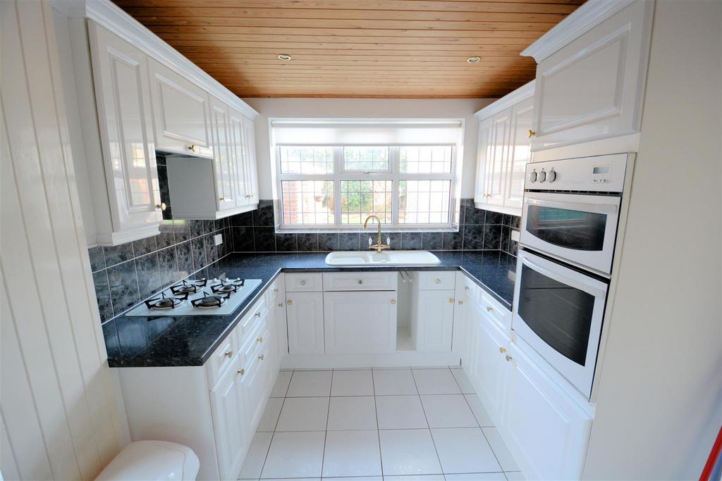 Baffam Gardens, Brayton, Selby 3 bed detached house £260,000