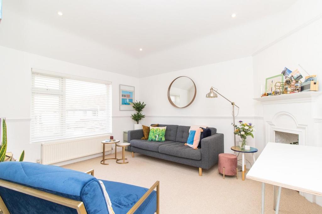 Grand Drive, Herne Bay 1 bed flat for sale £210,000