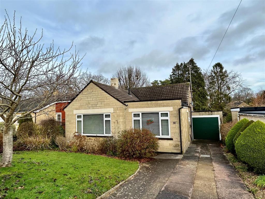 Ridings Mead, Chippenham 3 bed detached bungalow £325,000