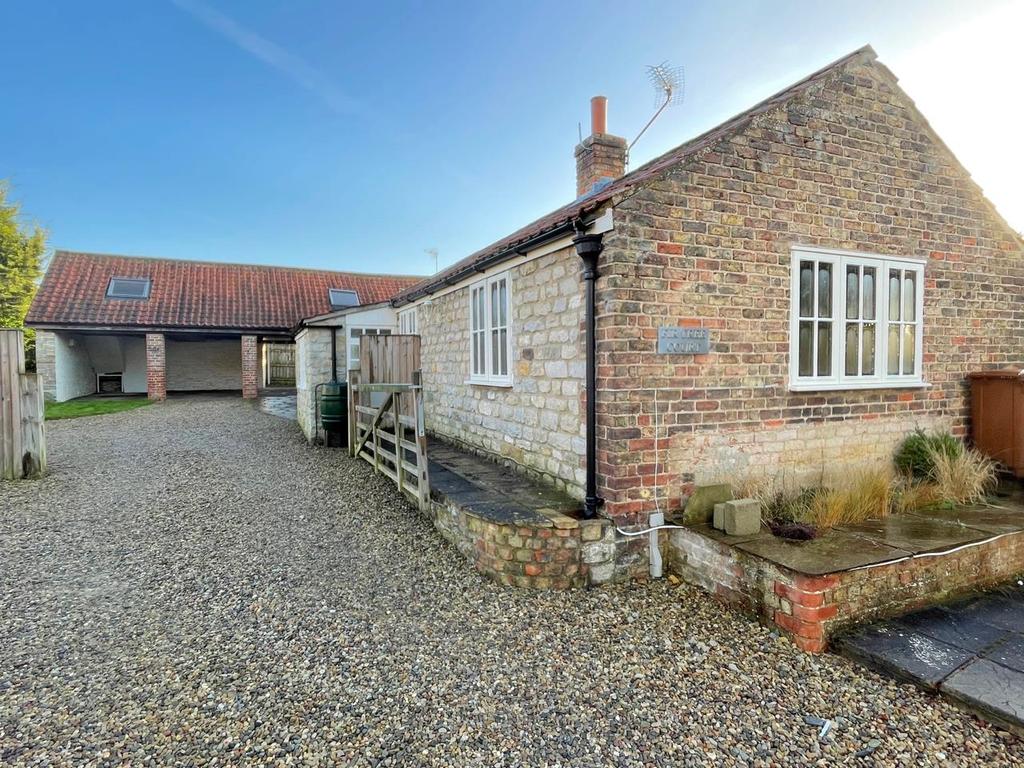 Main Street, Wombleton 3 bed detached house £850 pcm (£196 pw)