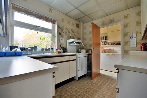 36 Hillside Grove, Chelmsford, CM2 9DA