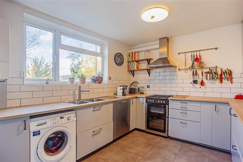 4 bedroom terraced house for sale, Newcomen Road, SW11