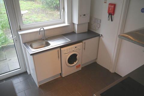 4 bedroom terraced house to rent, Garden Avenue, Hatfield