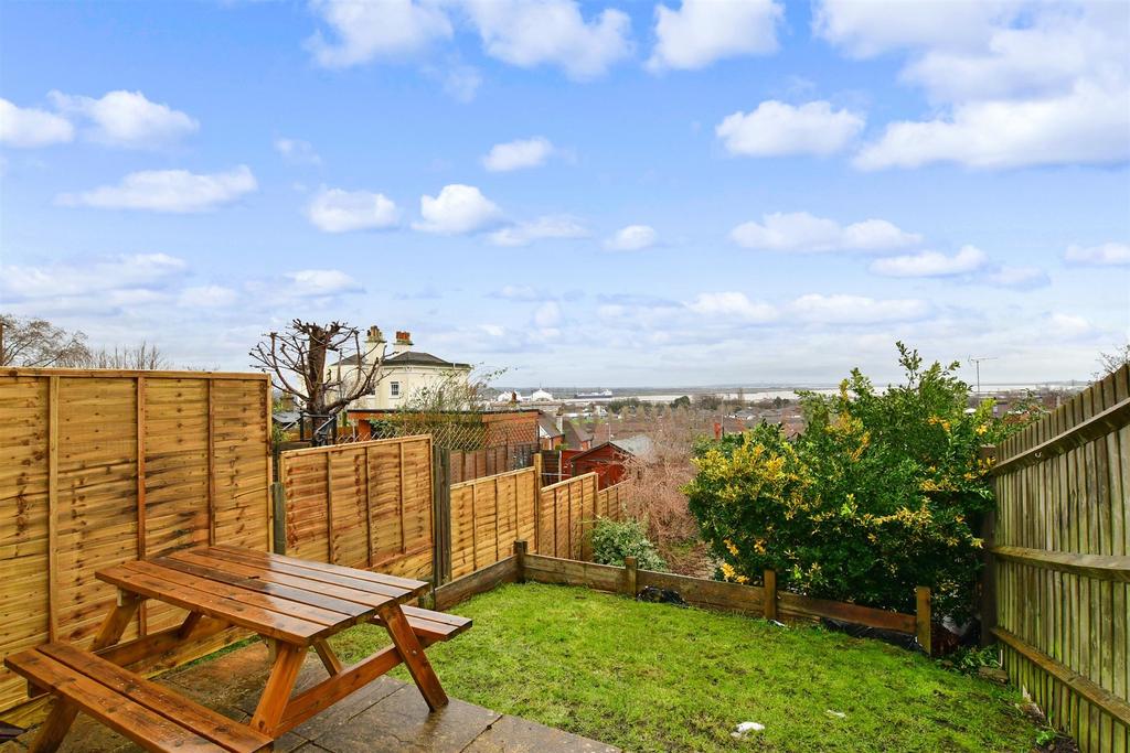 South Hill Road, Gravesend, Kent 3 bed semidetached house £425,000