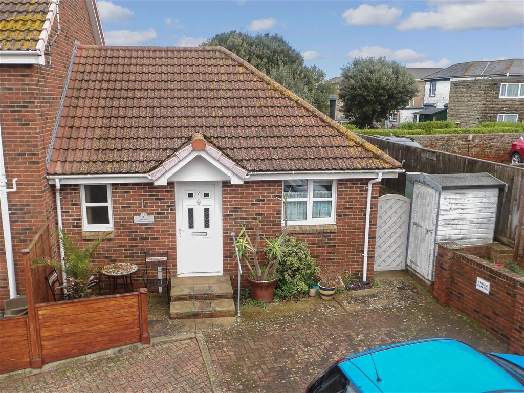 Summerhill Close, Sandown, Isle of Wight 1 bed semidetached bungalow