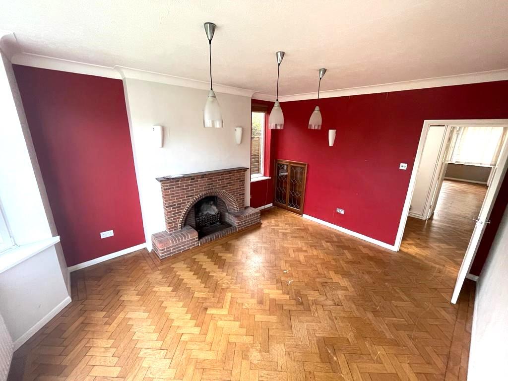 Douglas Crescent, Houghton Regis... 5 bed detached house £2,000 pcm