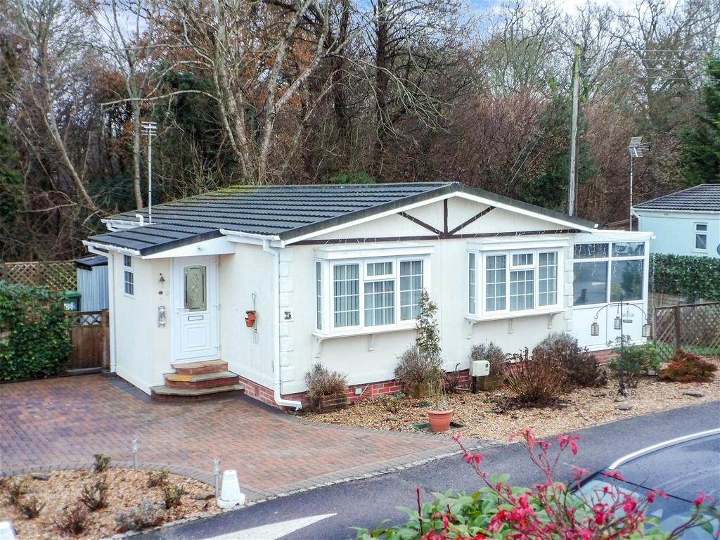 Worthing Road, Horsham, West Sussex 2 bed park home for sale £200,000