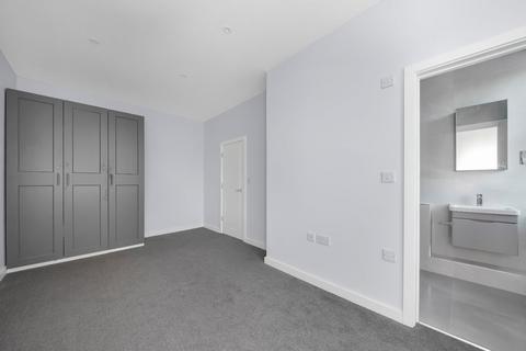 2 bedroom apartment to rent, Greenwich High Road, Greenwich, SE10