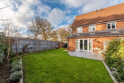 46 Consort Drive, Leatherhead, KT22 0AS