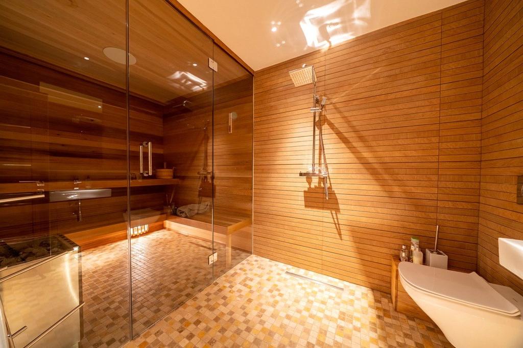 Sauna/Shower Room