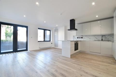 2 bedroom ground floor flat for sale - Sussex House, North Street, Horsham, West Sussex