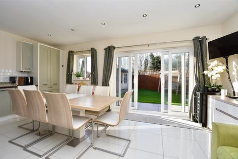 4 bedroom detached house for sale, Lakeside Avenue, Faversham, Kent