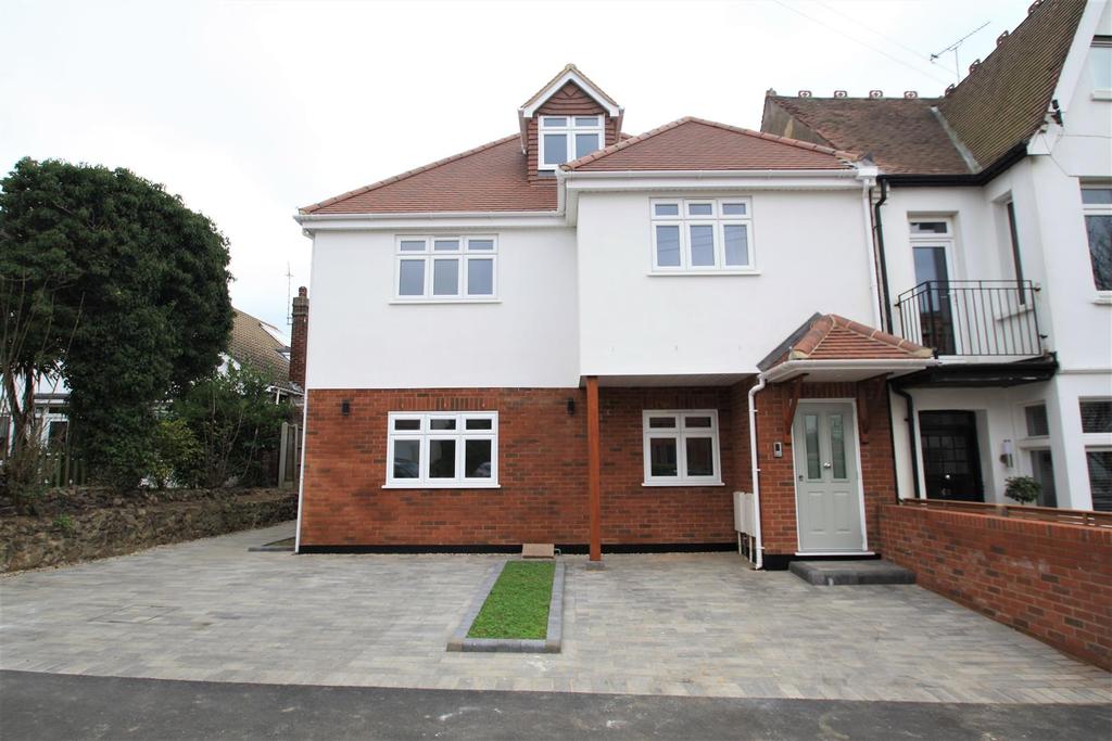 Leigh Cliff Road, LeighOnSea 2 bed apartment £1,575 pcm (£363 pw)