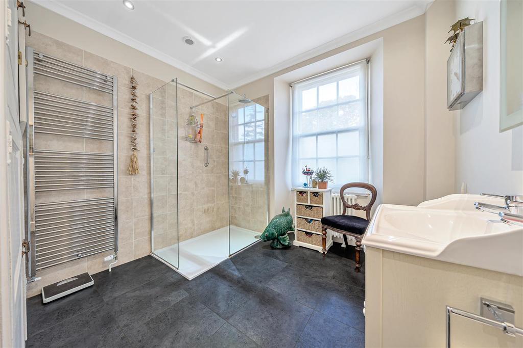 Family shower room