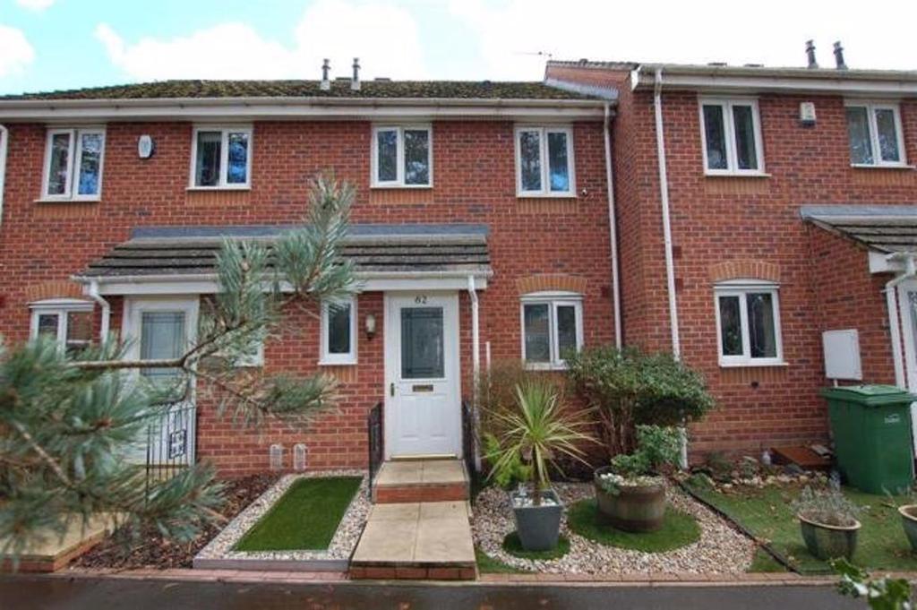 Murdoch Drive, Kingswinford 3 bed terraced house £895 pcm (£207 pw)