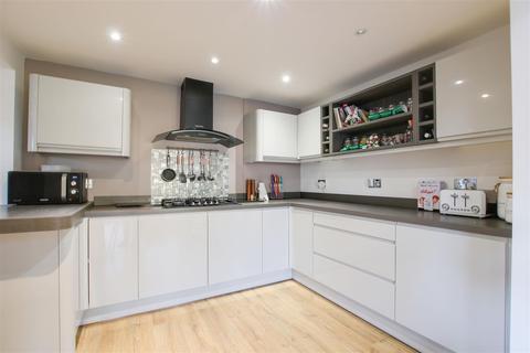 73 Nodes Drive, Stevenage, SG2 8AH
