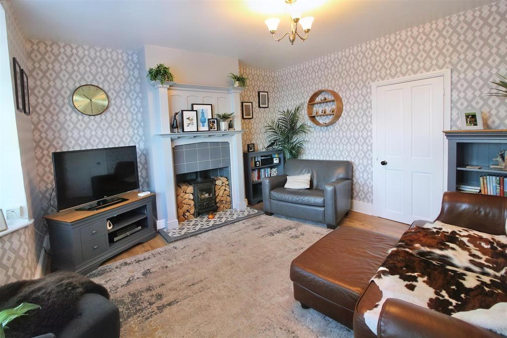 Strike Lane, Skelmanthorpe, Huddersfield HD8 9AY 3 bed semidetached