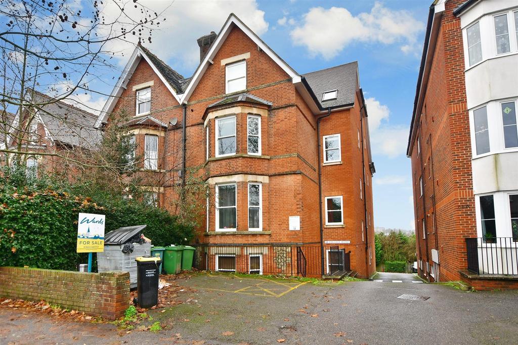 College Road, Maidstone, Kent 1 bed apartment £165,000