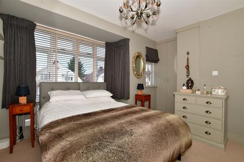 92 Hamilton Avenue, Sutton, SM3 9RL