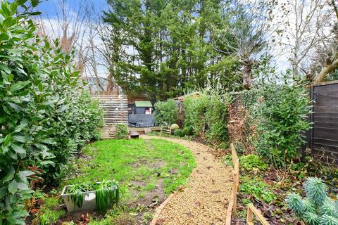 92 Hamilton Avenue, Sutton, SM3 9RL