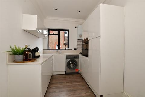 19b Worple Road, Epsom, KT18 5EP