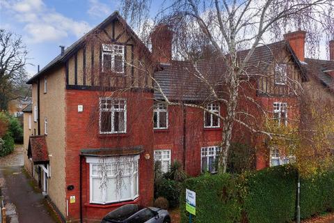 19b Worple Road, Epsom, KT18 5EP